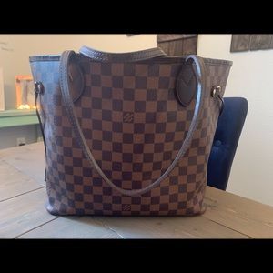 Authentic Louis Vuitton Neverfull MM bag.